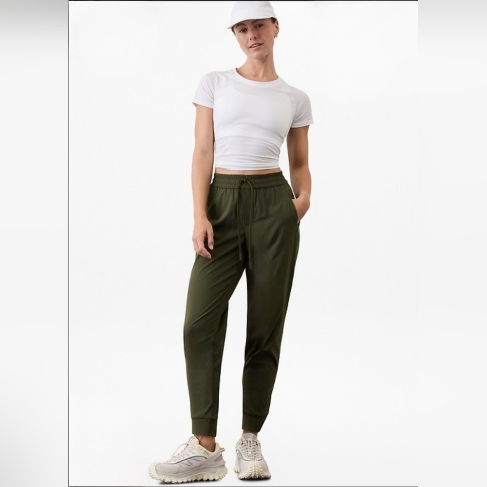 ATHLETA METROPOLIS JOGGER IN PRIMATWILL OLIVE SZ 6
